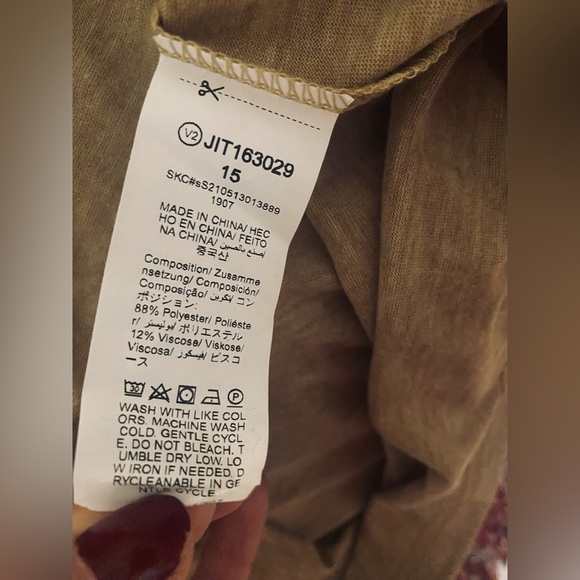 NWT Tan lightweight V Neck Tee size Large - Picture 8 of 8